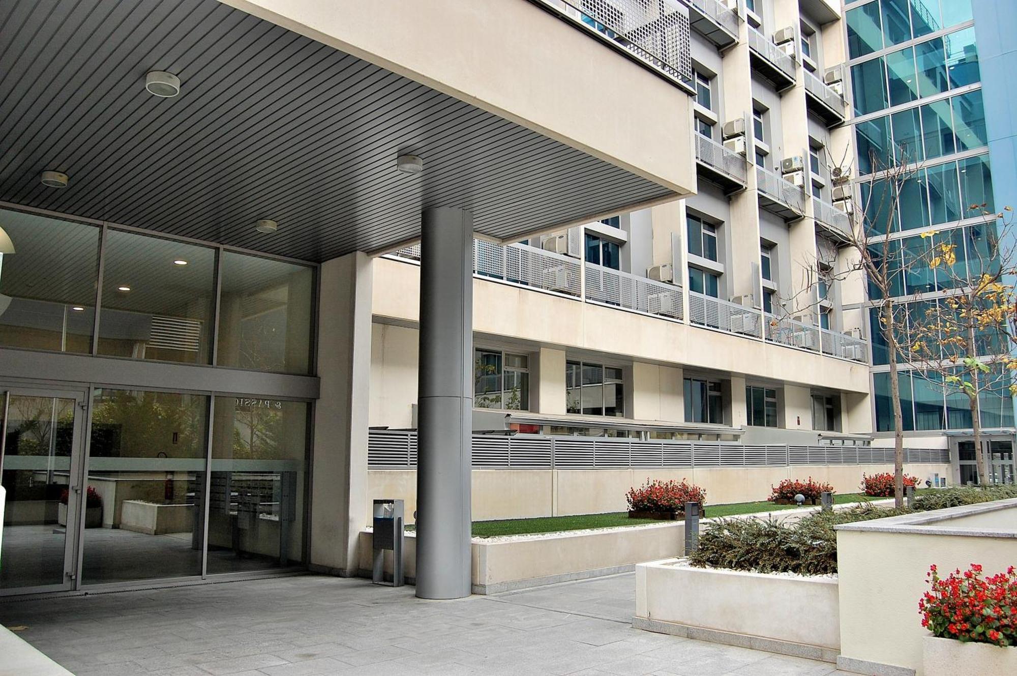 Oshun Sanchinarro Apartment Madrid Exterior photo