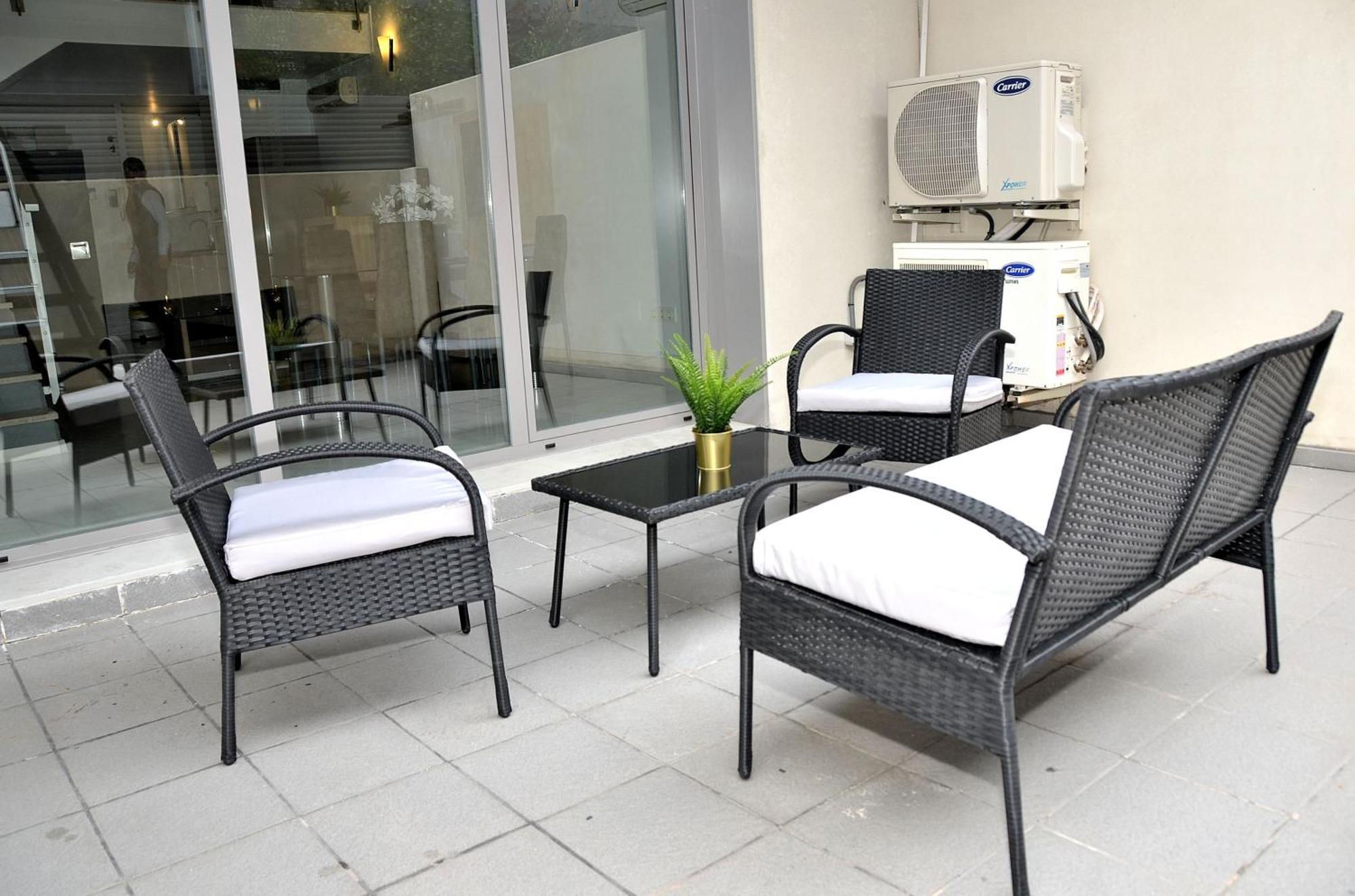Oshun Sanchinarro Apartment Madrid Exterior photo